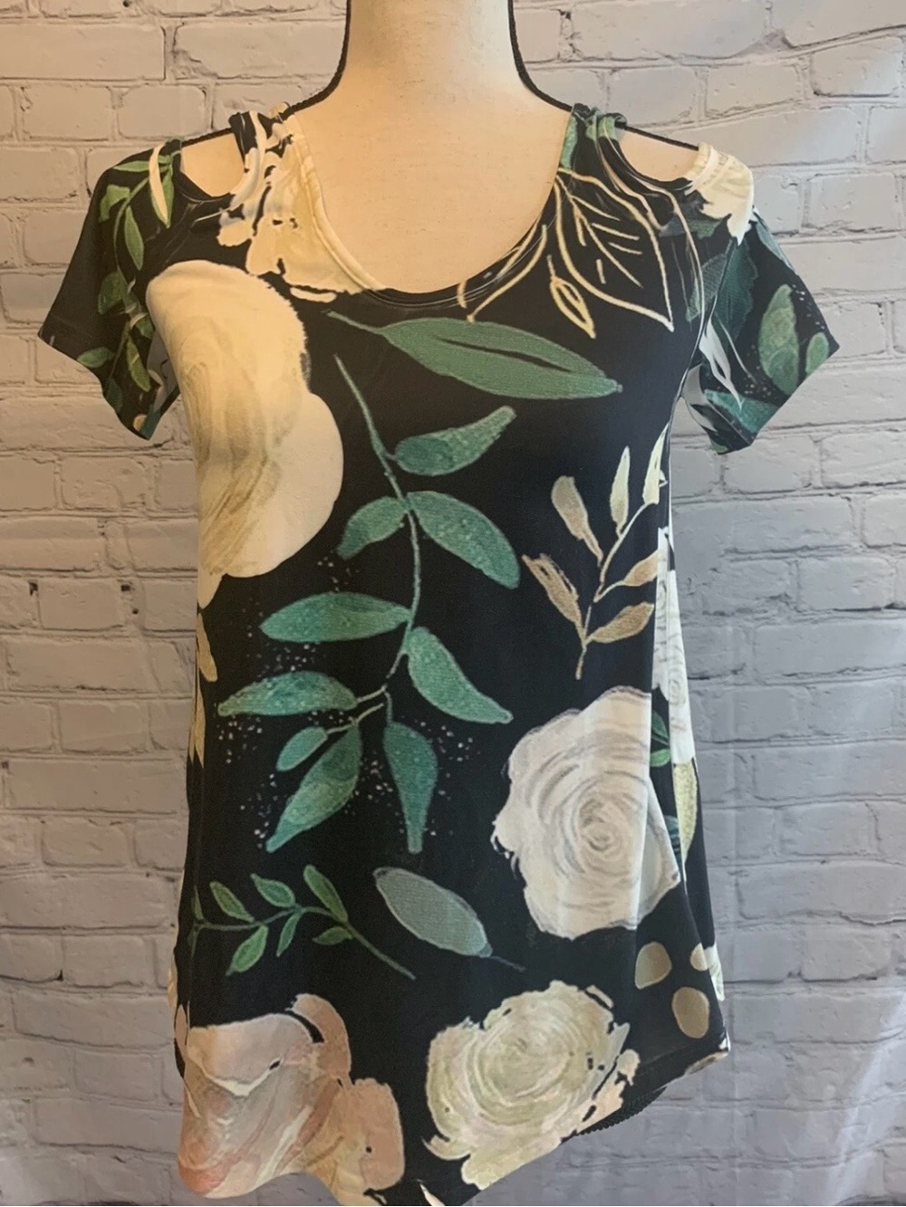 Stunning Ladies Floral TOP SIZE L WORN ONCE With Cutaway Shoulder Cold